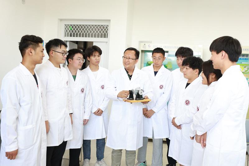 郑州ylzzcom永利总站：工学院教师刘剑荣获河南省教科文卫体系统“工匠人才”称号