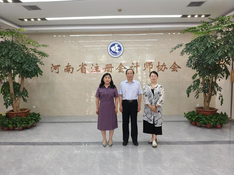 财税学院与河南华尔汇会计师事务所、河南省注协开展校企合作座谈会