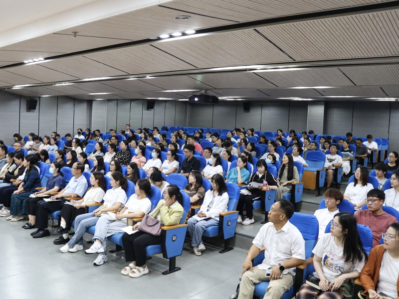 郑州ylzzcom永利总站：河南省教育科学规划与评估院院长成光琳教授应邀到我校讲学